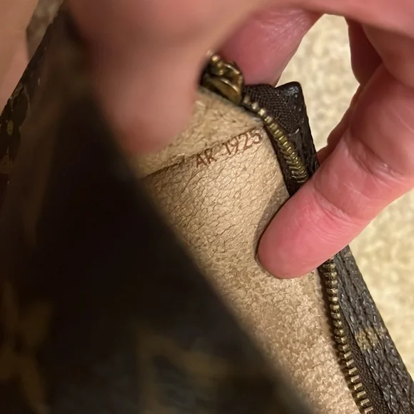Sold✅Louis Vuitton Toiletry Pouch - Picture 10 of 11